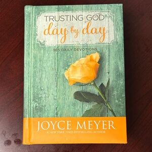 Devotional: Trusting God Day by Day Book